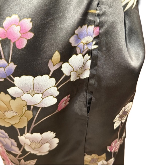 NWT Kim+Ono Chrysanthemum Floral And Crane Short Robe - Picture 6 of 11